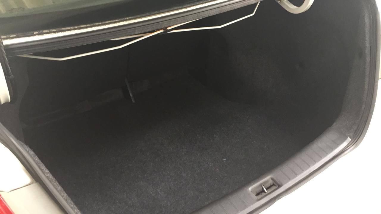 Lote 001 - Automóvil Nissan Sentra 4Puertas Exclusive, Año 2016 - Imagen 11