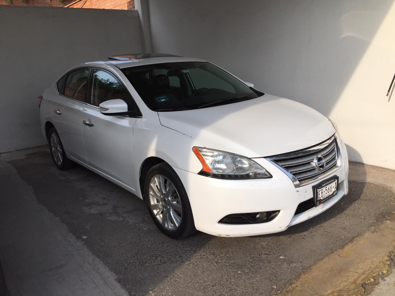Lote 001 - Automóvil Nissan Sentra 4Puertas Exclusive, Año 2016 - Imagen 2