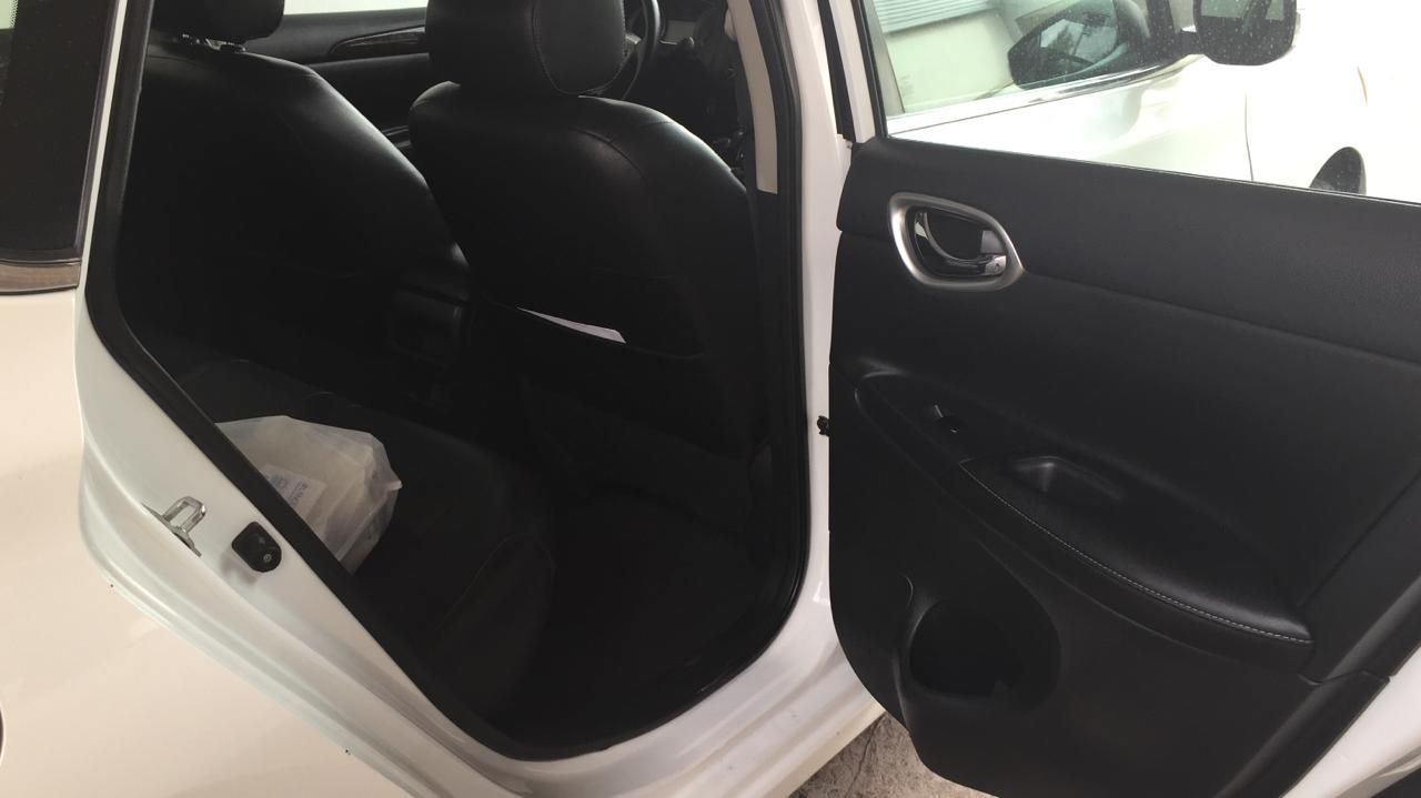 Lote 001 - Automóvil Nissan Sentra 4Puertas Exclusive, Año 2016 - Imagen 6
