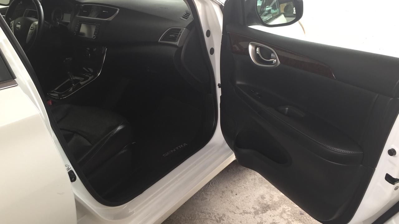 Lote 001 - Automóvil Nissan Sentra 4Puertas Exclusive, Año 2016 - Imagen 7