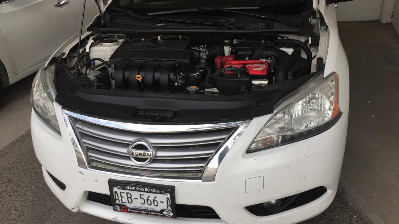 Lote 001 - Automóvil Nissan Sentra 4Puertas Exclusive, Año 2016 - Imagen 5