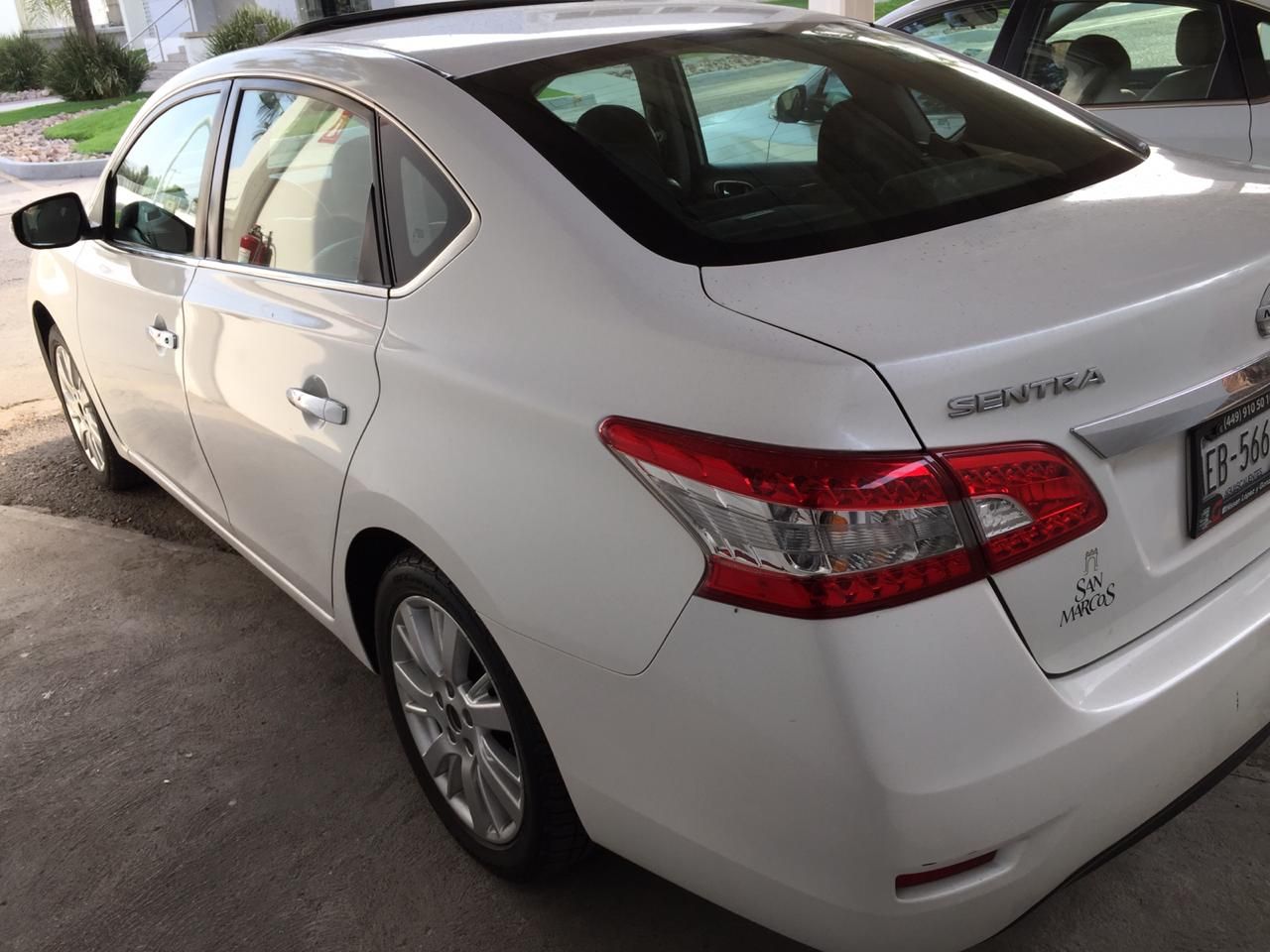 Lote 001 - Automóvil Nissan Sentra 4Puertas Exclusive, Año 2016 - Imagen 4