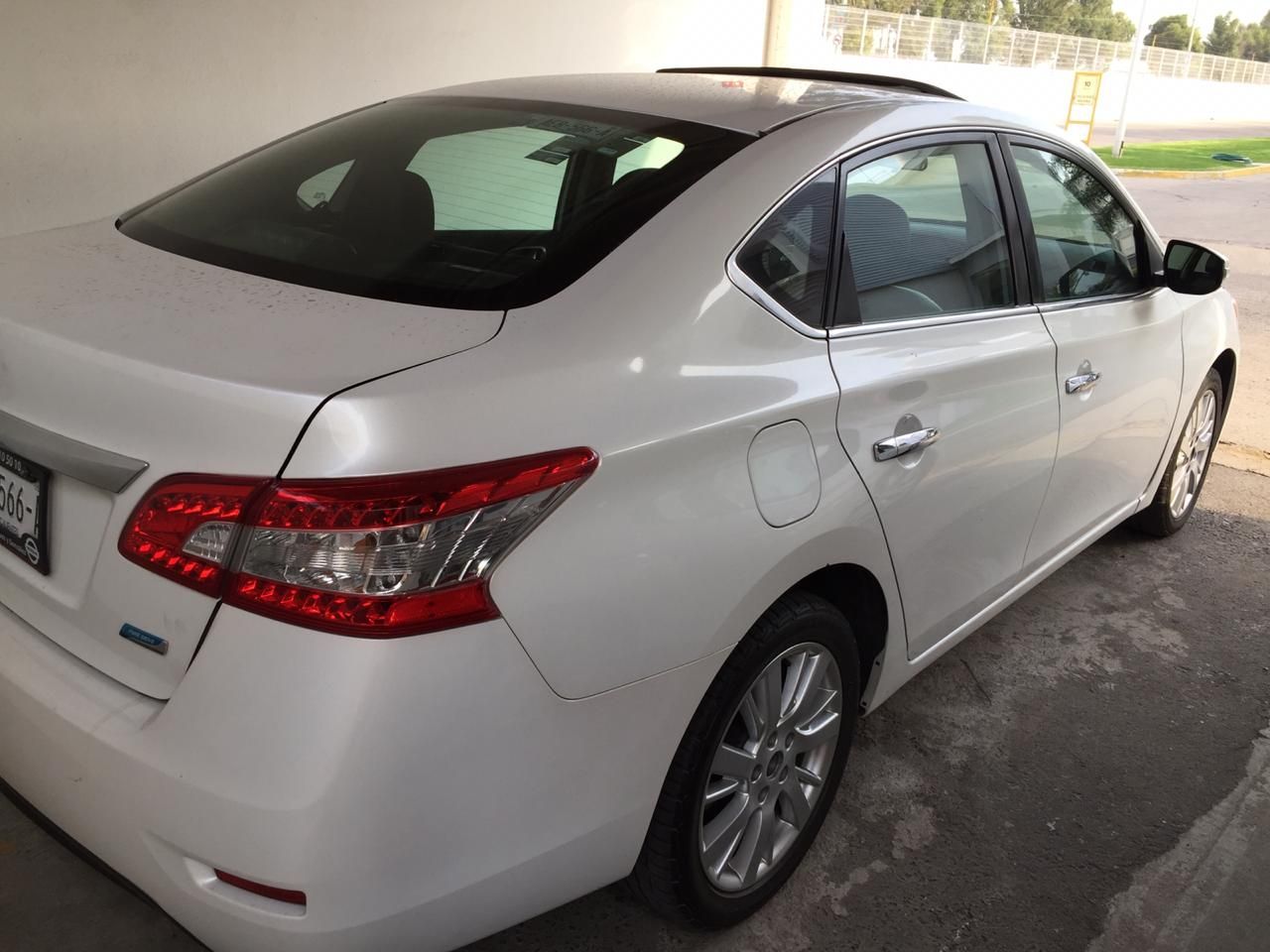 Lote 001 - Automóvil Nissan Sentra 4Puertas Exclusive, Año 2016 - Imagen 3