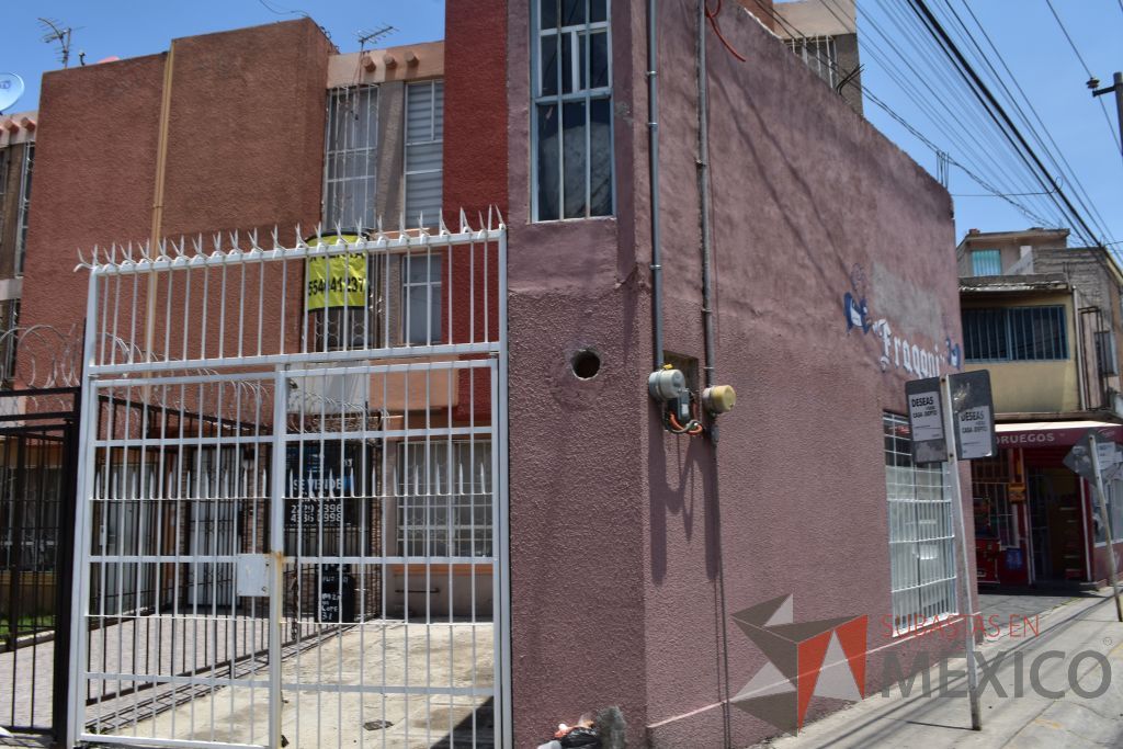 Lote 002 - Casa Habitación ubicada en Tecámac, 3 niveles, 4 recámaras, 2 baños y medio - Imagen 3