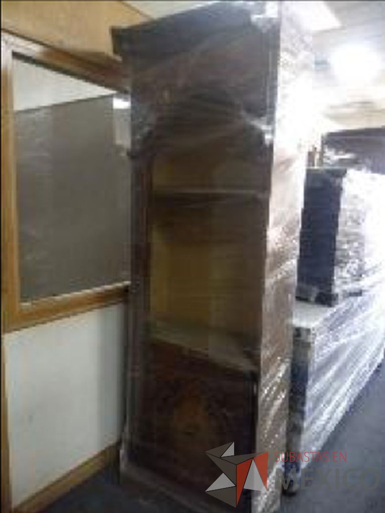 Lote 008 - Frigobar, 8 escritorios, botes de basura, 61 sillas, horno de microondas... - Imagen 25
