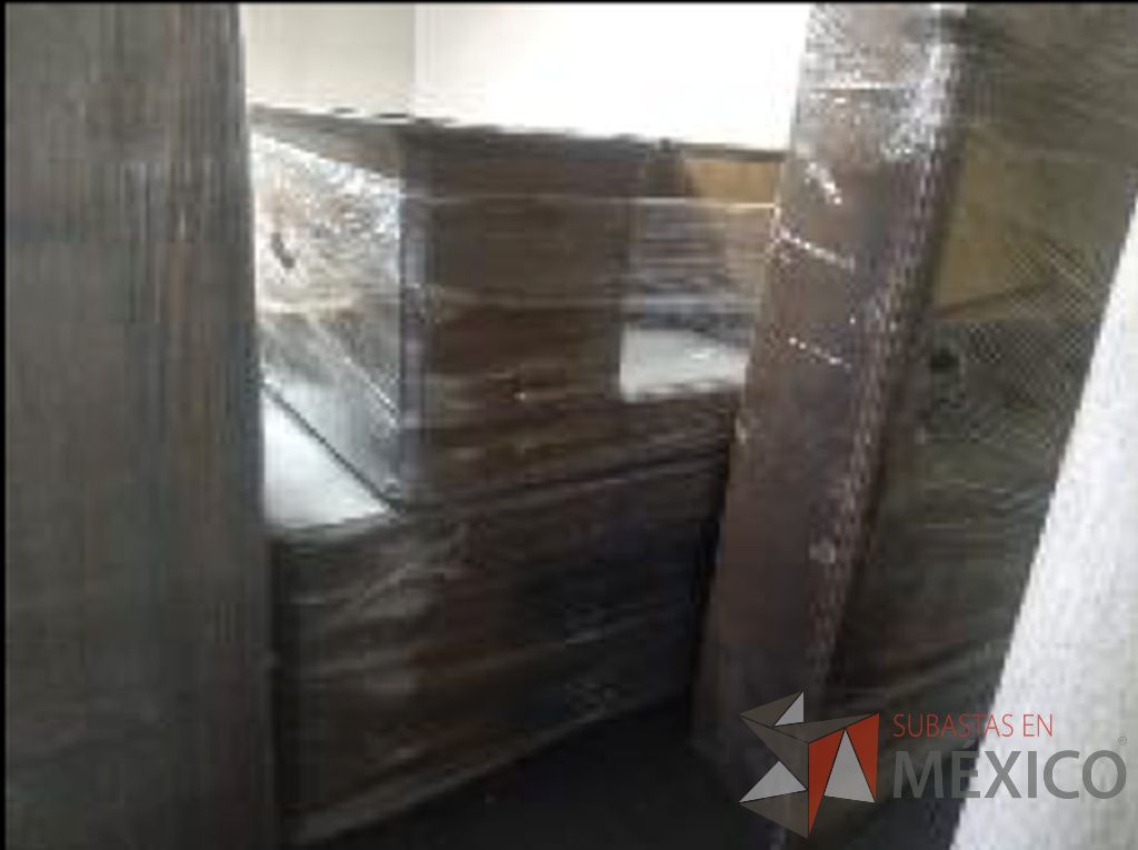 Lote 008 - Frigobar, 8 escritorios, botes de basura, 61 sillas, horno de microondas... - Imagen 7