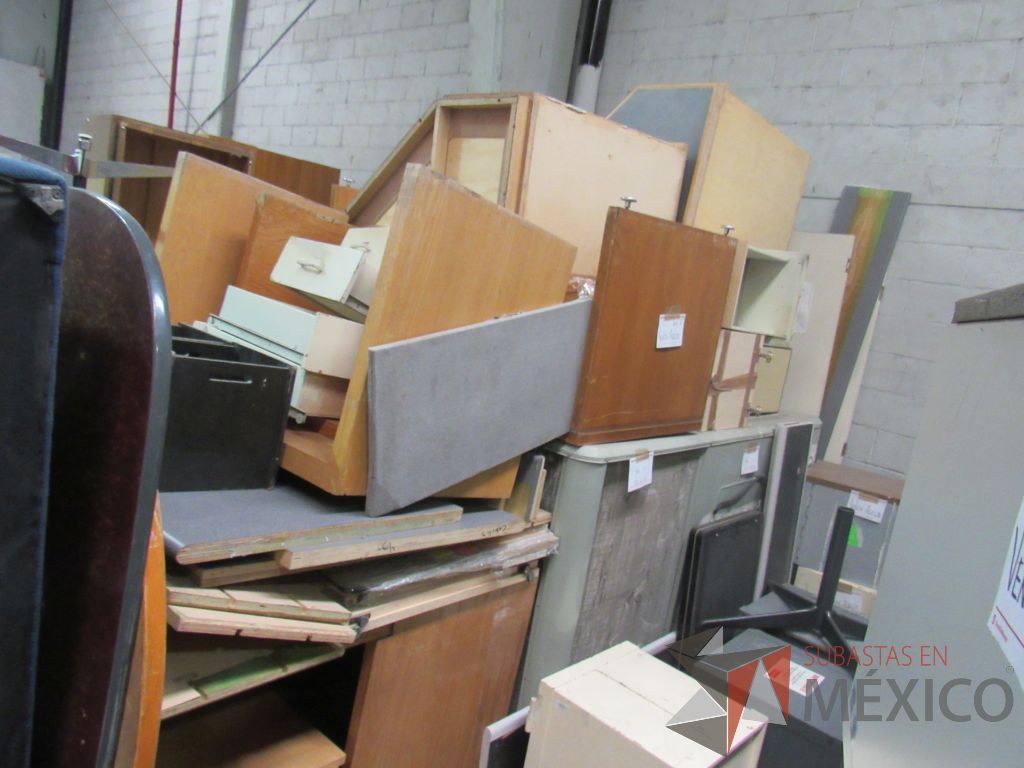 Lote 002 - 3 Cajas fuertes, 2 UPS, 3 archiveros, 4 sillones... - Imagen 2