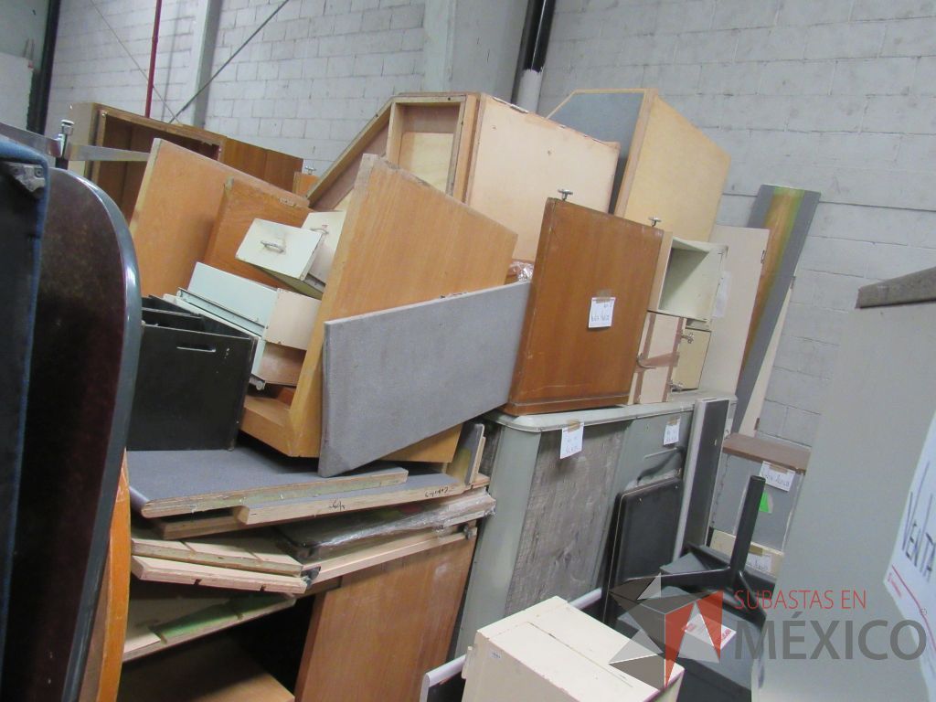 Lote 002 - 3 Cajas fuertes, 2 UPS, 3 archiveros, 4 sillones... - Imagen 89