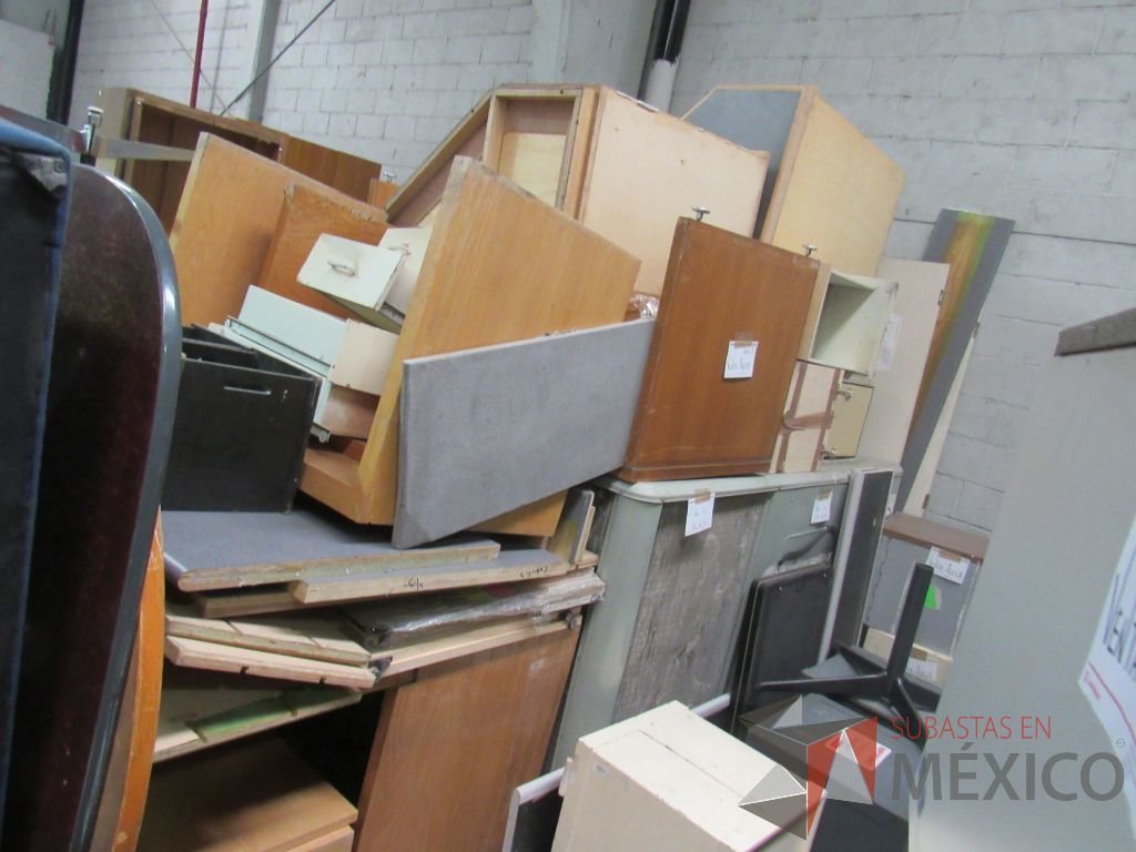 Lote 002 - 3 Cajas fuertes, 2 UPS, 3 archiveros, 4 sillones... - Imagen 88