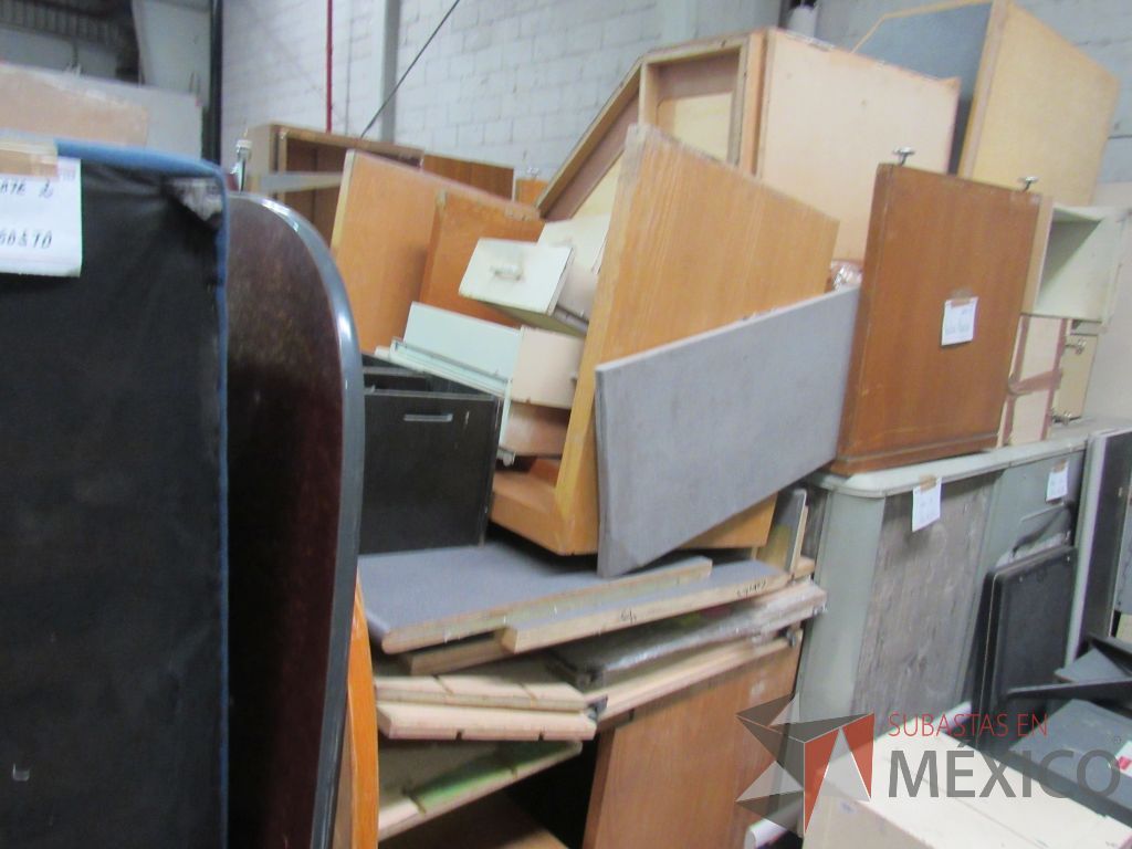 Lote 002 - 3 Cajas fuertes, 2 UPS, 3 archiveros, 4 sillones... - Imagen 86