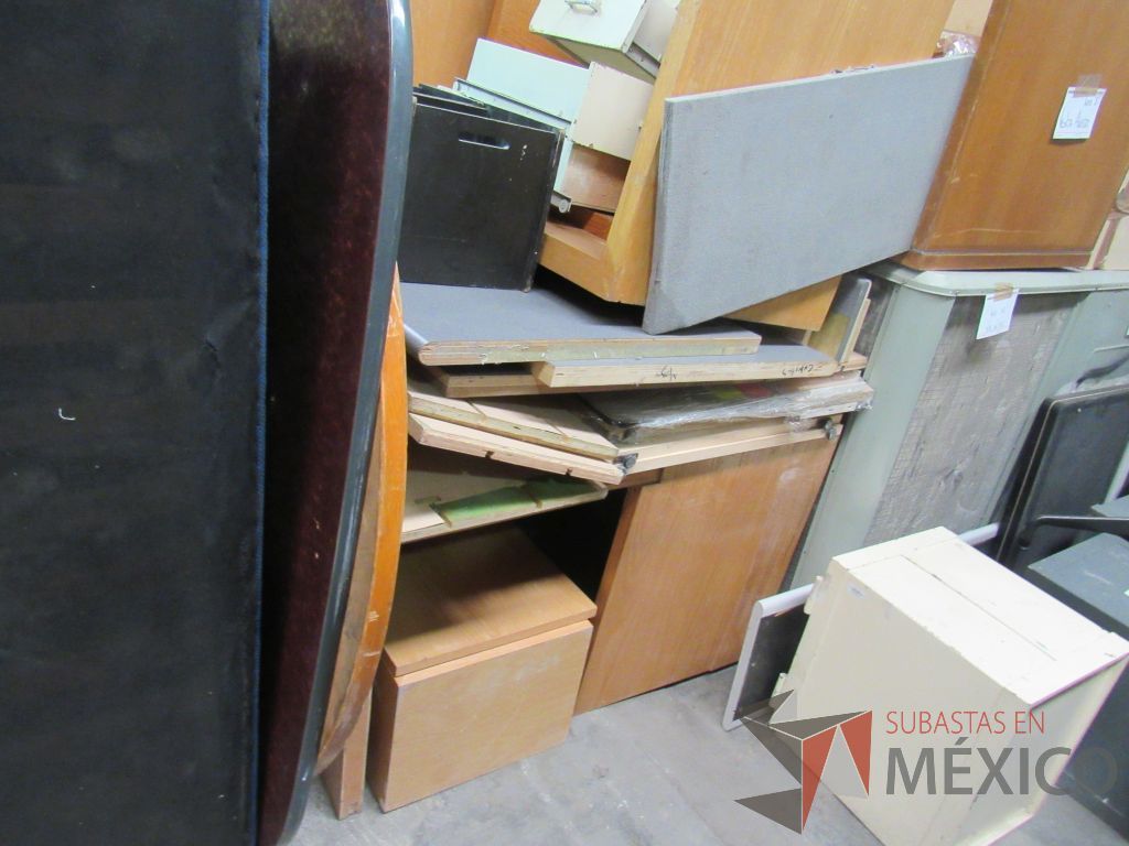 Lote 002 - 3 Cajas fuertes, 2 UPS, 3 archiveros, 4 sillones... - Imagen 85