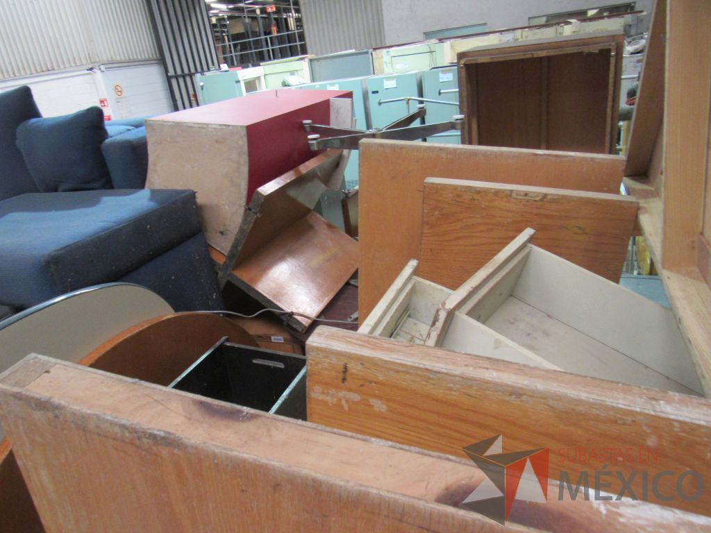 Lote 002 - 3 Cajas fuertes, 2 UPS, 3 archiveros, 4 sillones... - Imagen 77