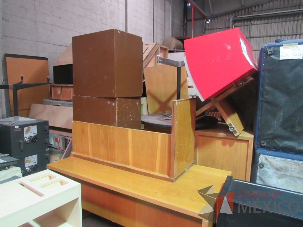 Lote 002 - 3 Cajas fuertes, 2 UPS, 3 archiveros, 4 sillones... - Imagen 75