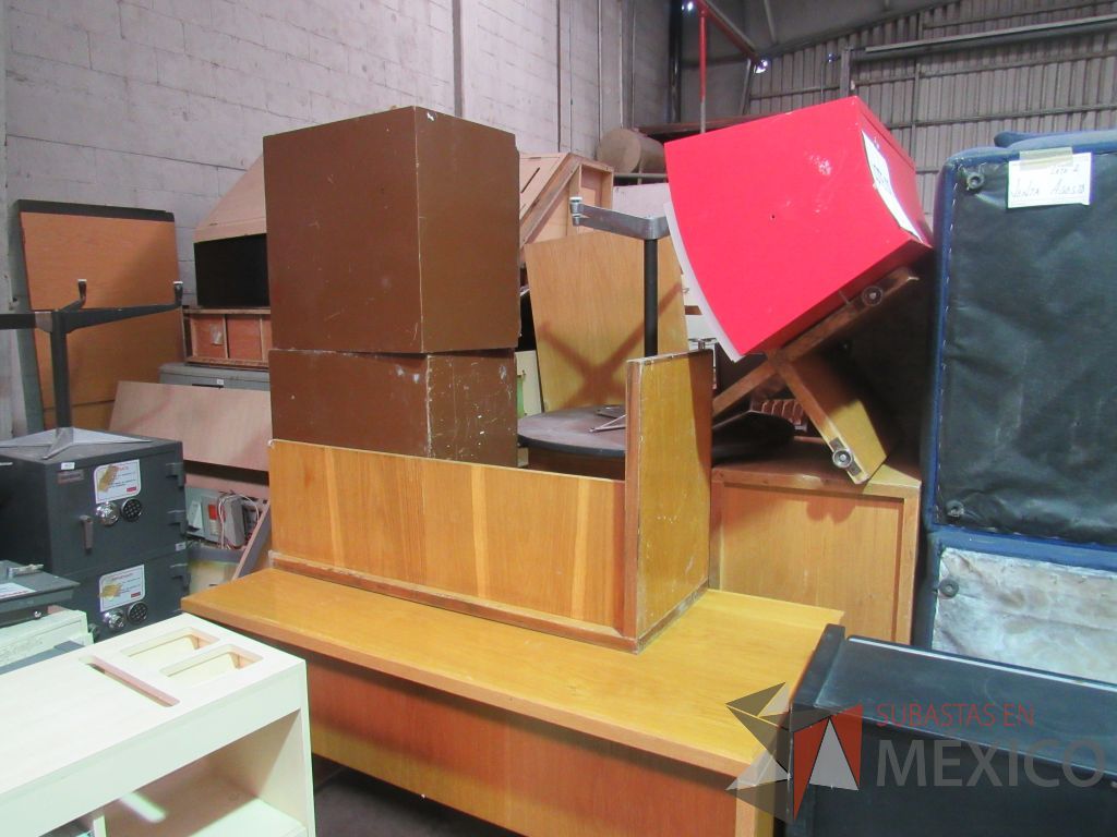 Lote 002 - 3 Cajas fuertes, 2 UPS, 3 archiveros, 4 sillones... - Imagen 74