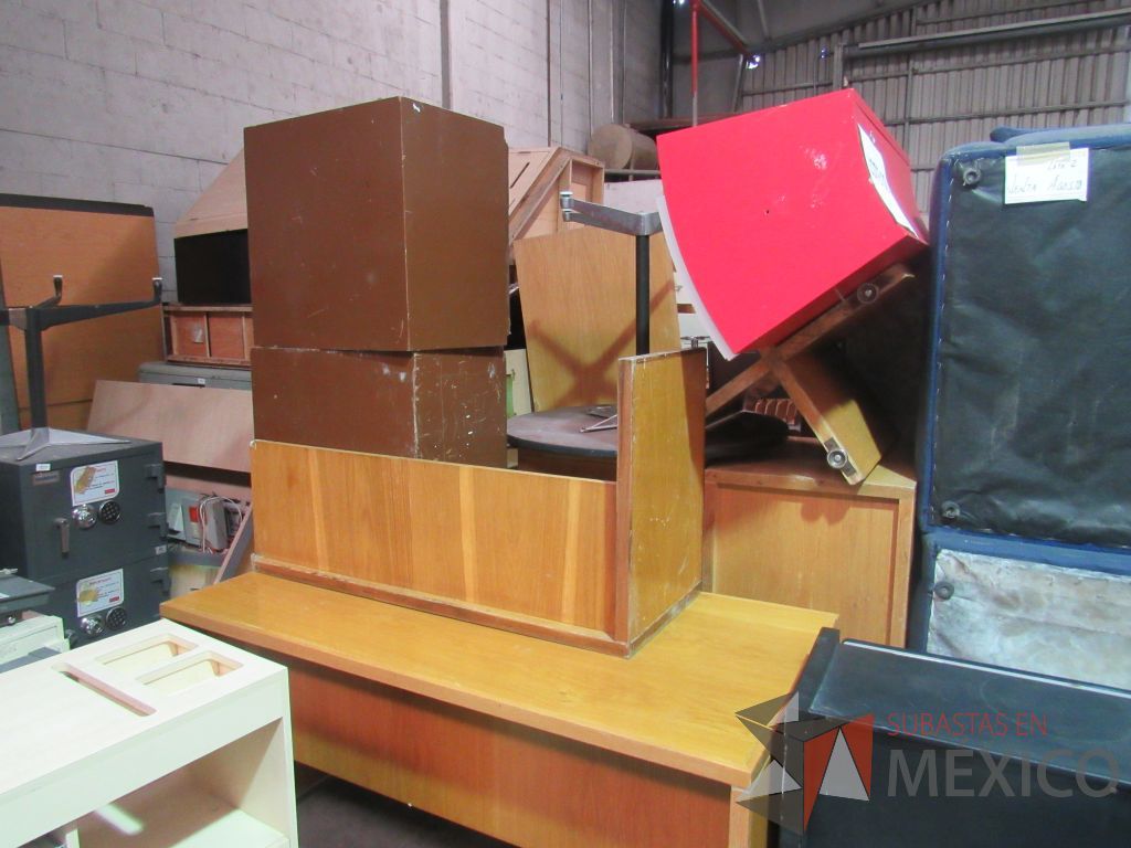 Lote 002 - 3 Cajas fuertes, 2 UPS, 3 archiveros, 4 sillones... - Imagen 73