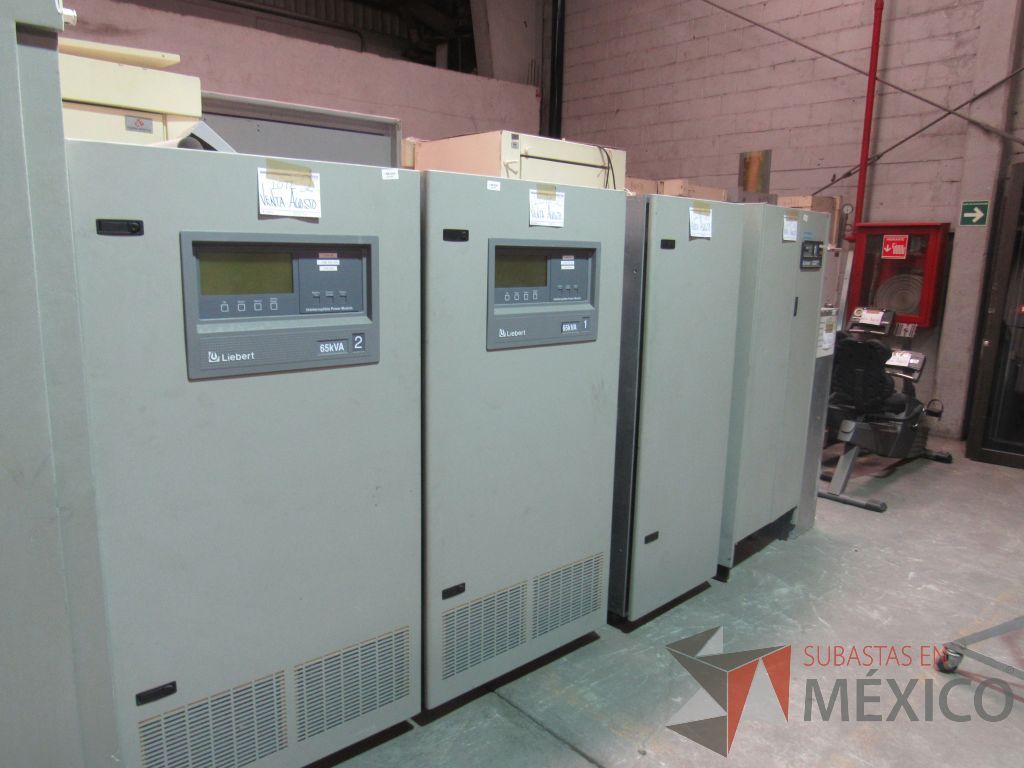 Lote 002 - 3 Cajas fuertes, 2 UPS, 3 archiveros, 4 sillones...