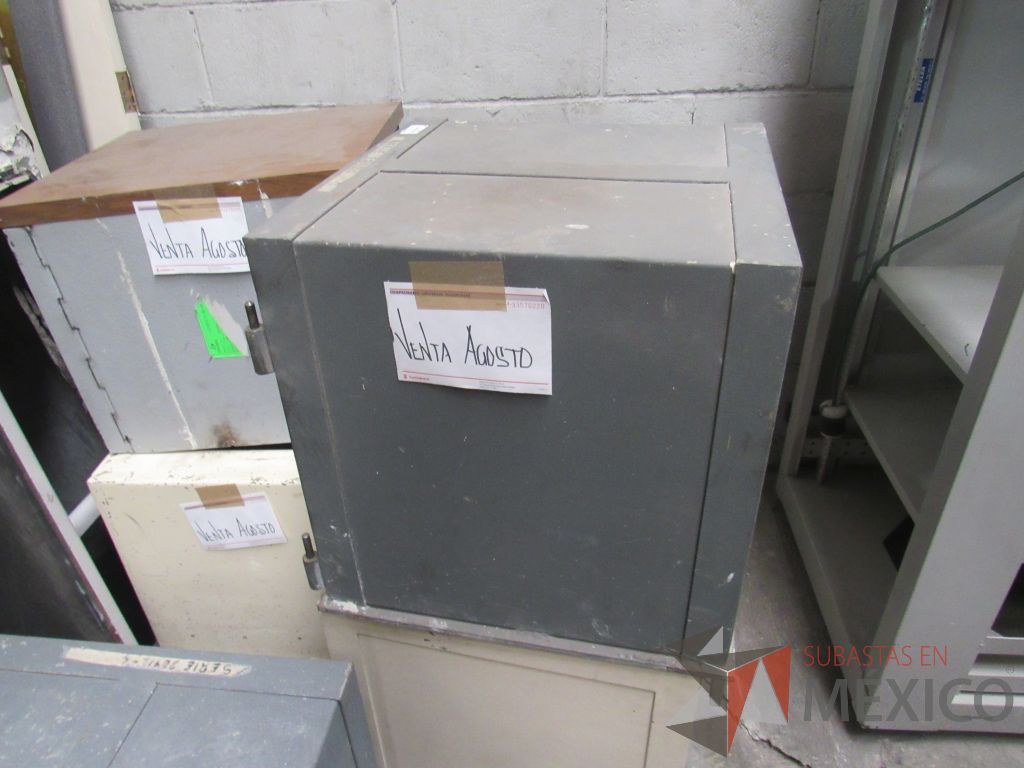 Lote 002 - 3 Cajas fuertes, 2 UPS, 3 archiveros, 4 sillones... - Imagen 34