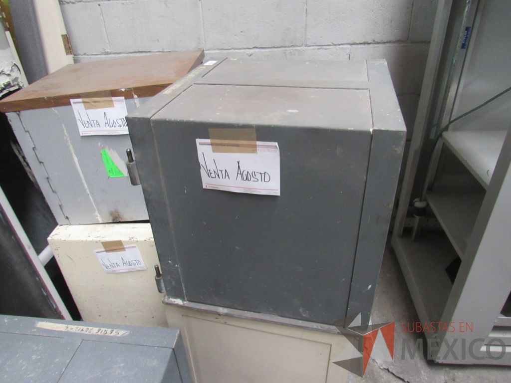 Lote 002 - 3 Cajas fuertes, 2 UPS, 3 archiveros, 4 sillones... - Imagen 33