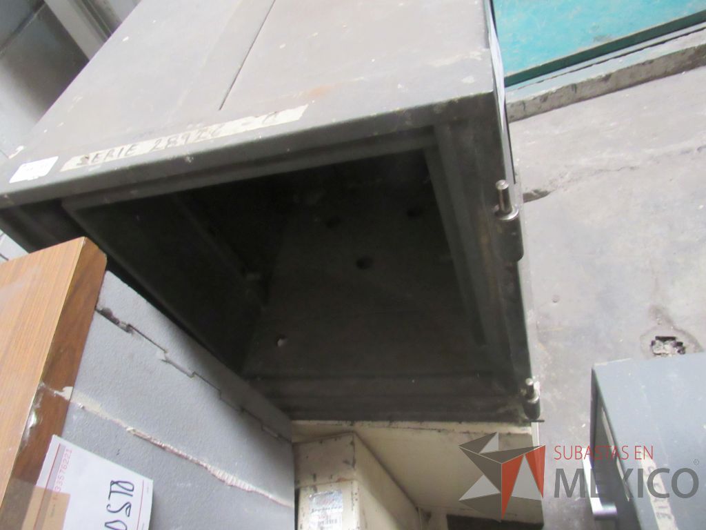 Lote 002 - 3 Cajas fuertes, 2 UPS, 3 archiveros, 4 sillones... - Imagen 32