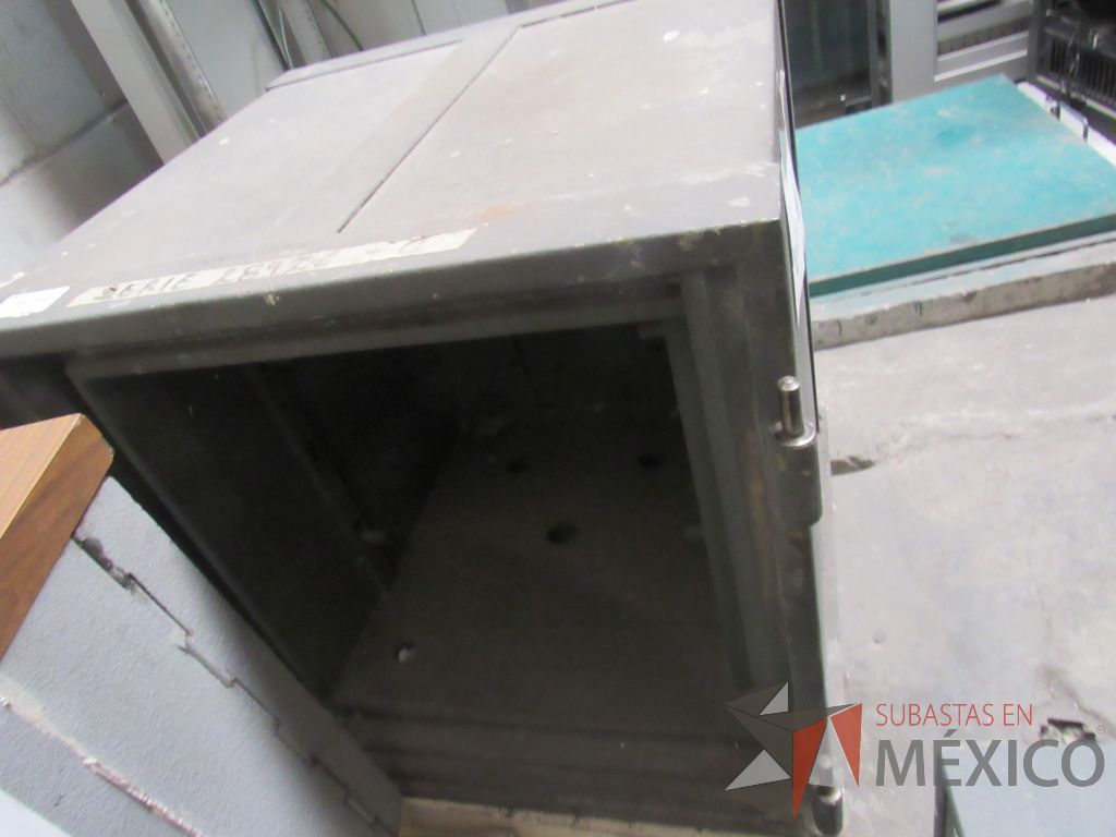 Lote 002 - 3 Cajas fuertes, 2 UPS, 3 archiveros, 4 sillones... - Imagen 31