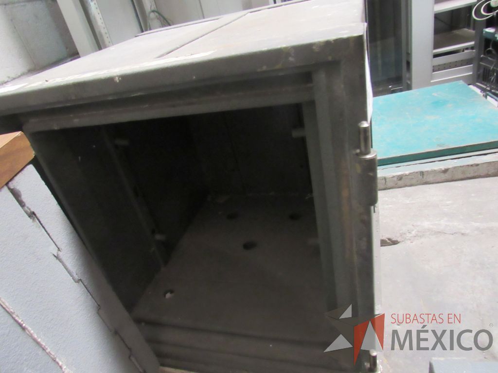 Lote 002 - 3 Cajas fuertes, 2 UPS, 3 archiveros, 4 sillones... - Imagen 30