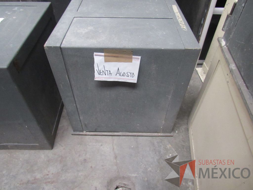 Lote 002 - 3 Cajas fuertes, 2 UPS, 3 archiveros, 4 sillones... - Imagen 28