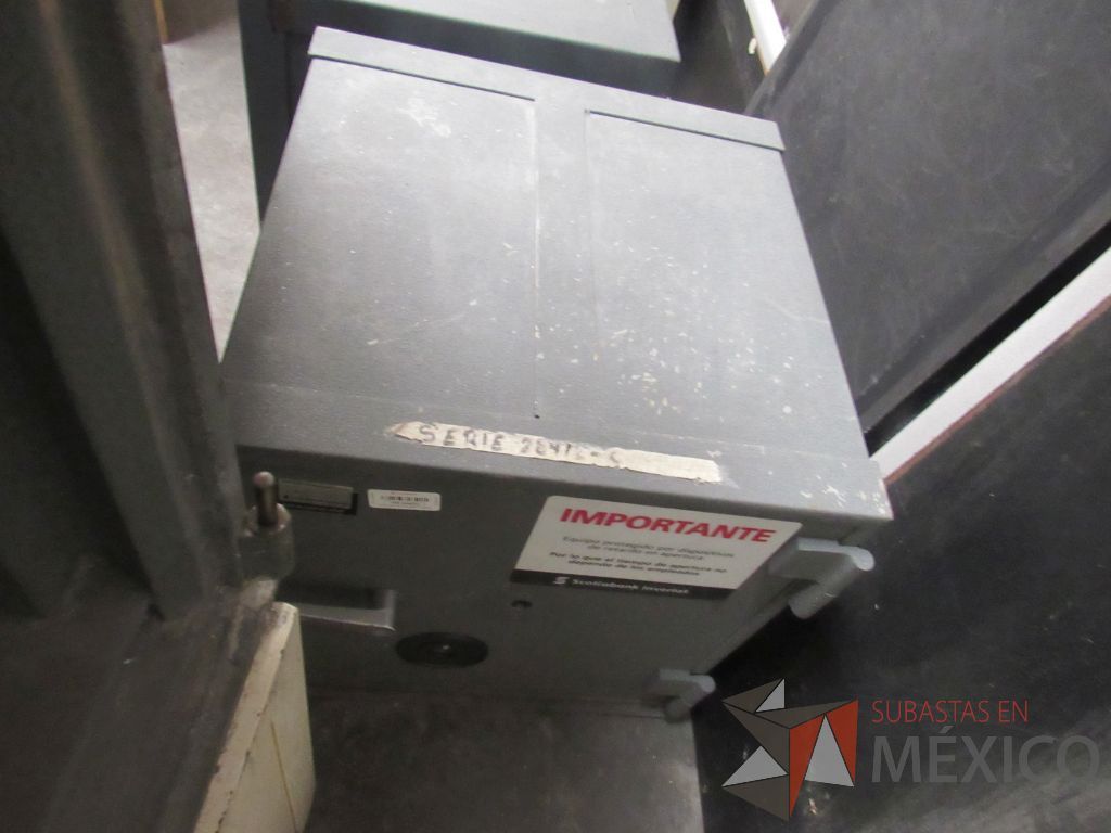 Lote 002 - 3 Cajas fuertes, 2 UPS, 3 archiveros, 4 sillones... - Imagen 27