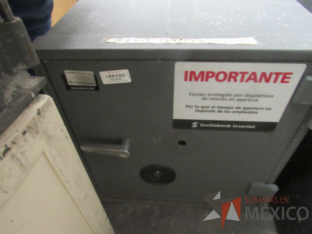 Lote 002 - 3 Cajas fuertes, 2 UPS, 3 archiveros, 4 sillones... - Imagen 25