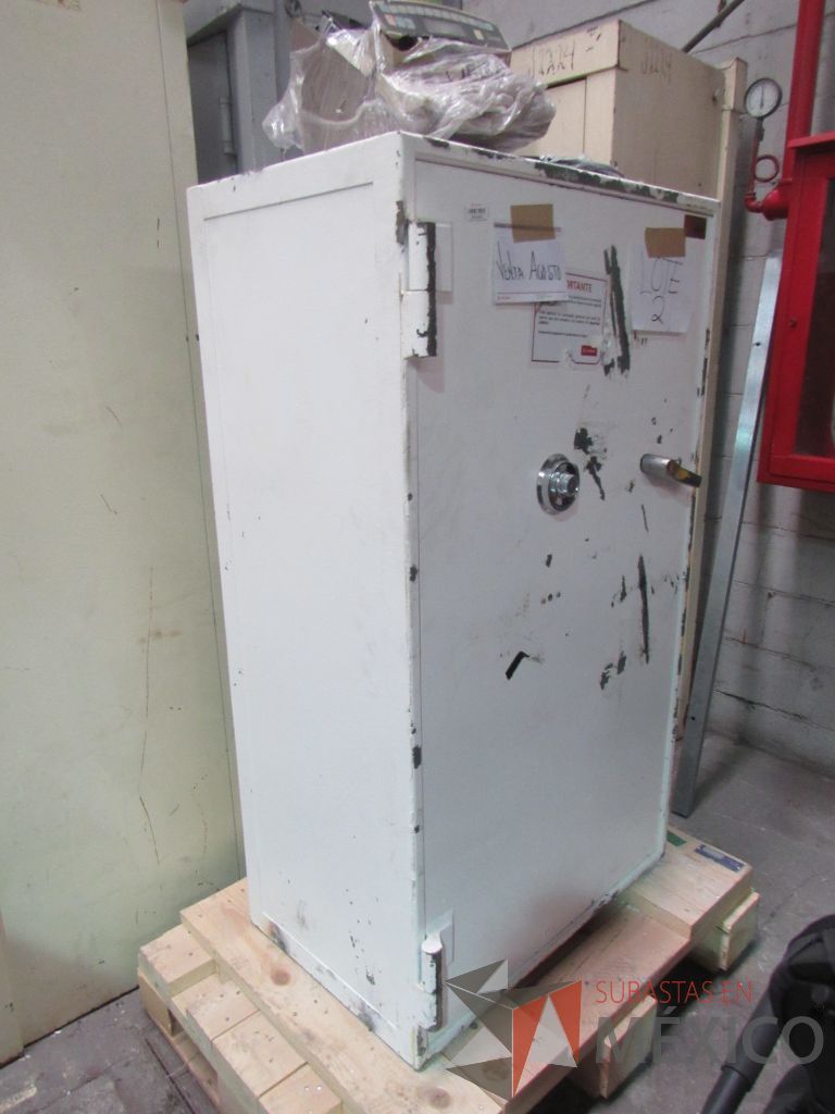 Lote 002 - 3 Cajas fuertes, 2 UPS, 3 archiveros, 4 sillones... - Imagen 18