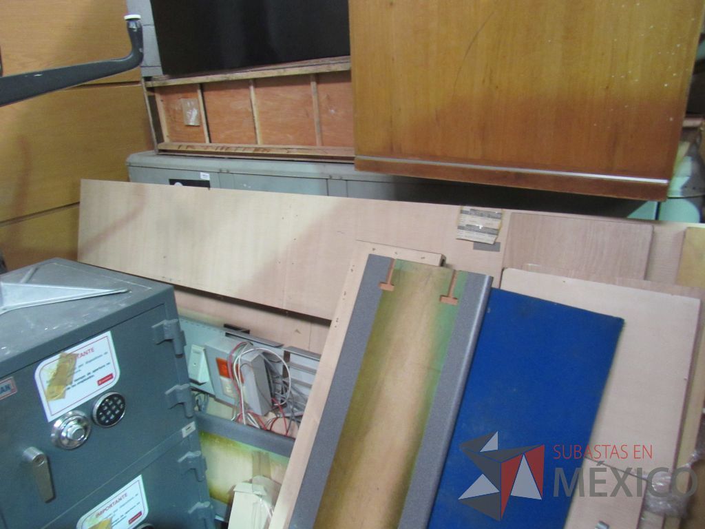 Lote 002 - 3 Cajas fuertes, 2 UPS, 3 archiveros, 4 sillones... - Imagen 13