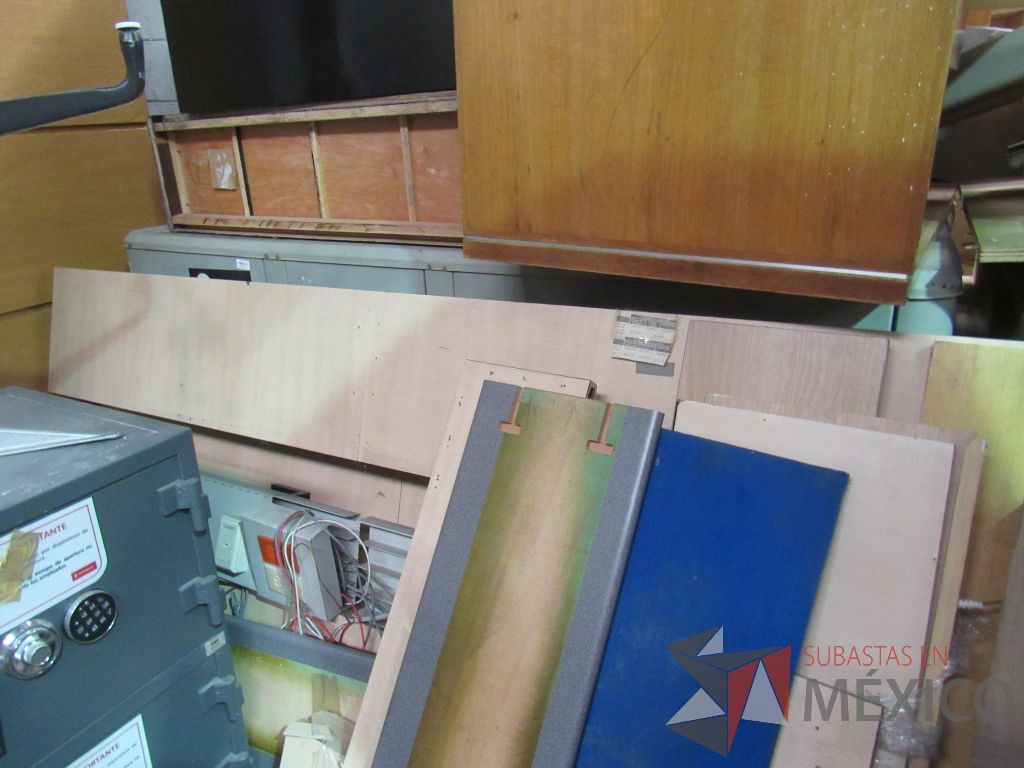 Lote 002 - 3 Cajas fuertes, 2 UPS, 3 archiveros, 4 sillones... - Imagen 12