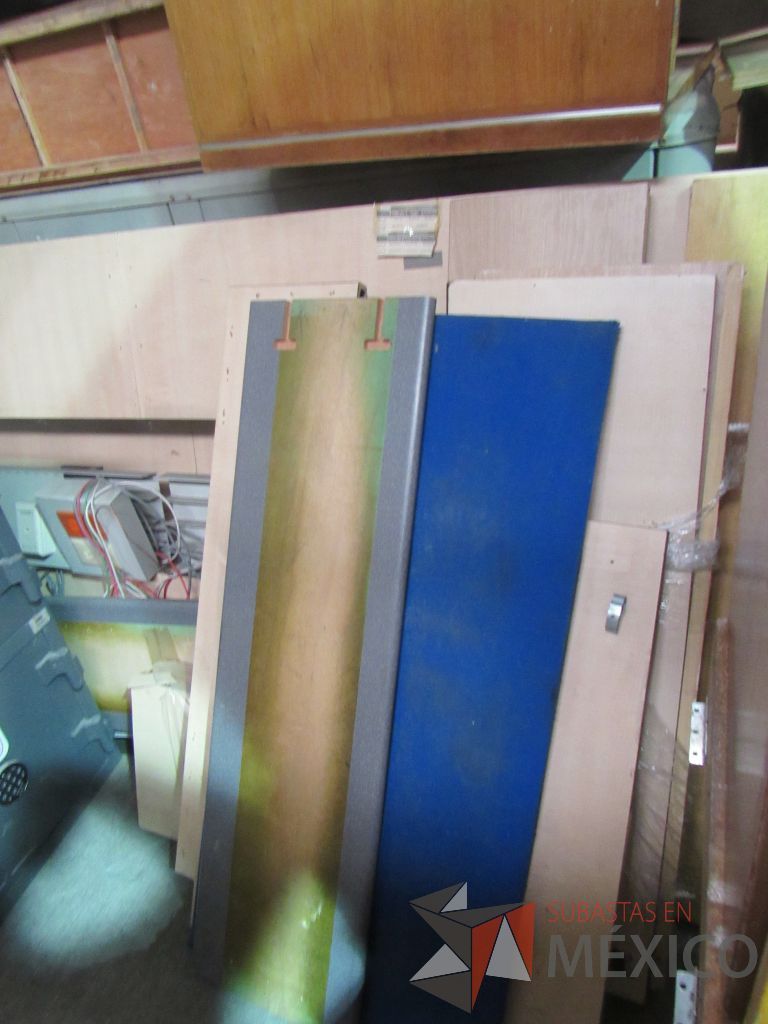 Lote 002 - 3 Cajas fuertes, 2 UPS, 3 archiveros, 4 sillones... - Imagen 11