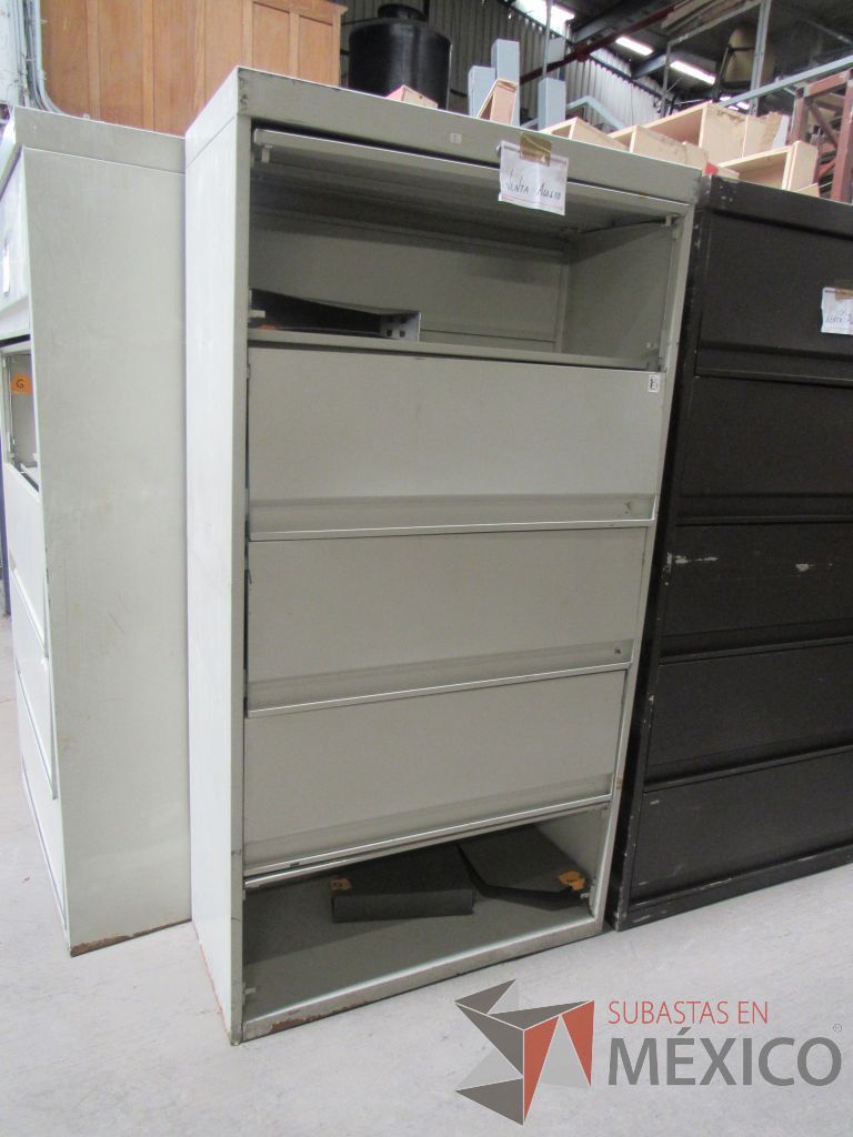 Lote 002 - 3 Cajas fuertes, 2 UPS, 3 archiveros, 4 sillones... - Imagen 10