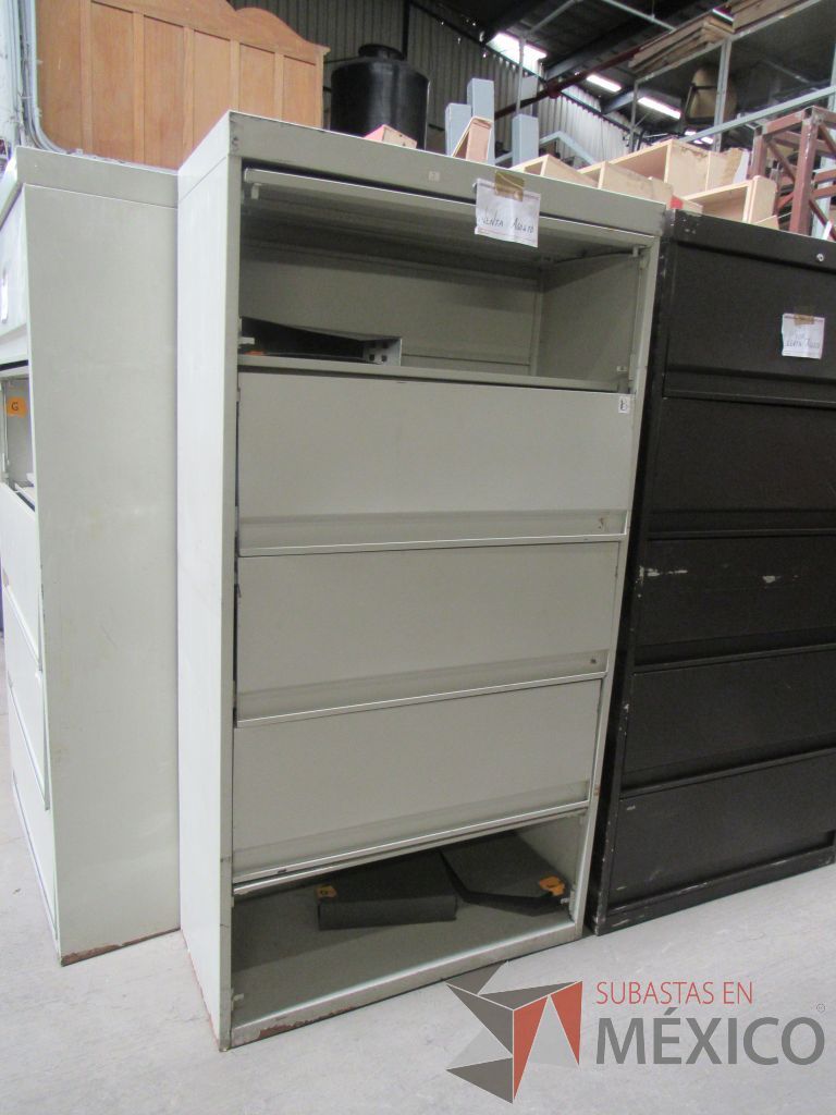 Lote 002 - 3 Cajas fuertes, 2 UPS, 3 archiveros, 4 sillones... - Imagen 9