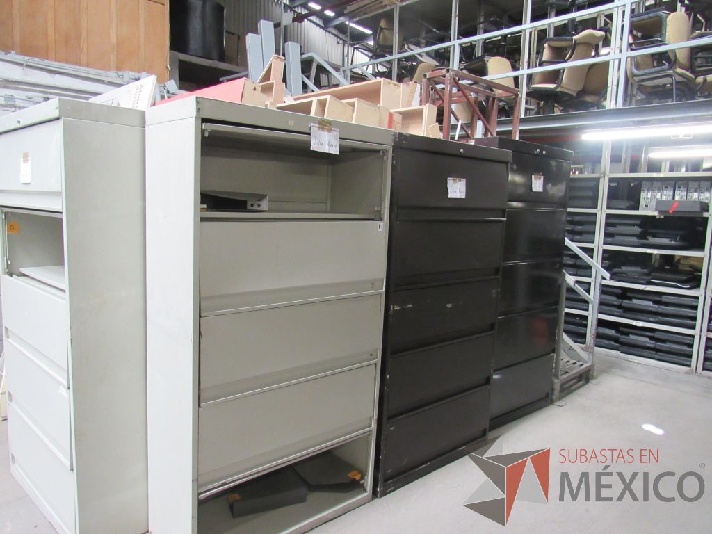 Lote 002 - 3 Cajas fuertes, 2 UPS, 3 archiveros, 4 sillones... - Imagen 5