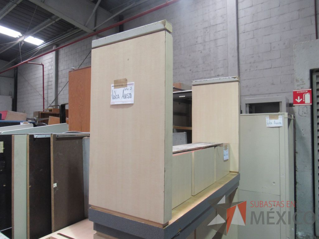 Lote 002 - 3 Cajas fuertes, 2 UPS, 3 archiveros, 4 sillones... - Imagen 4