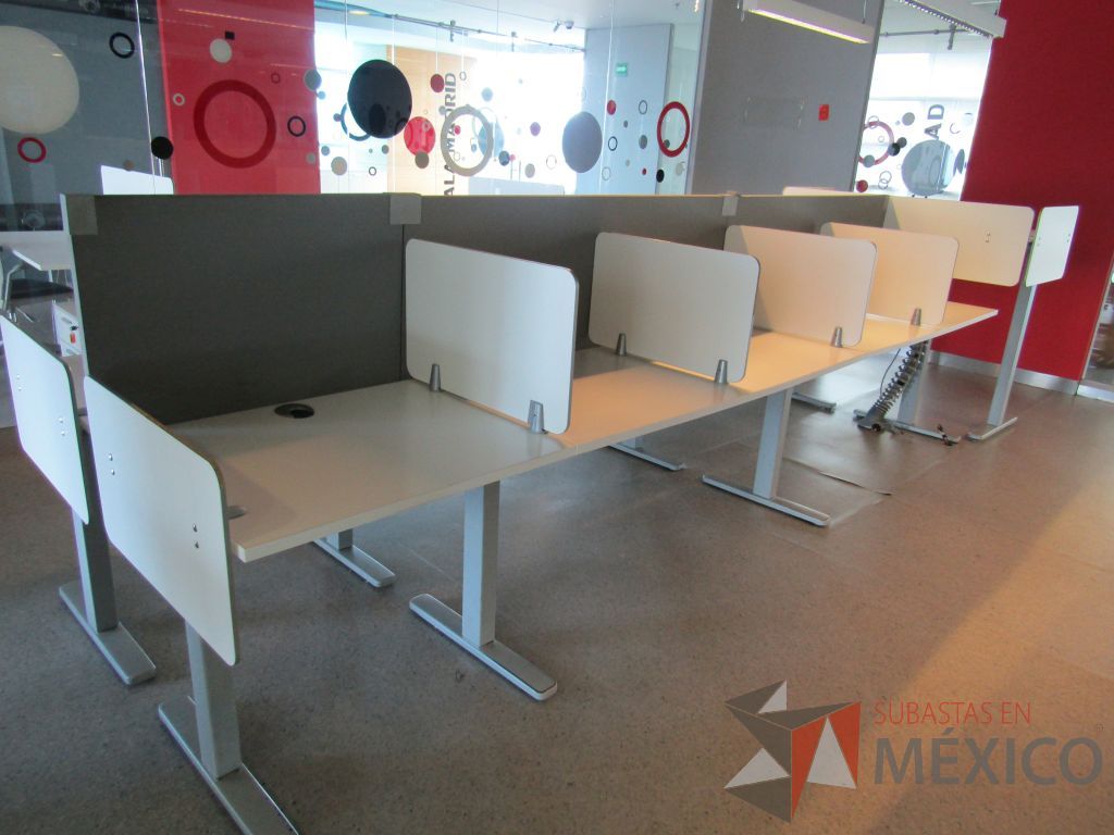 Lote 042 - Estación de trabajo para Call Center para 10 Personas y Mesa para Supervisor - Imagen 2