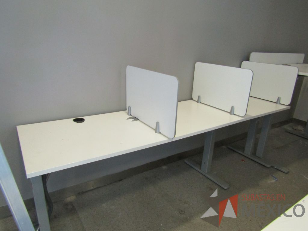 Lote 051 - Estación de Trabajo Lineal para 3 Personas tipo Call Center