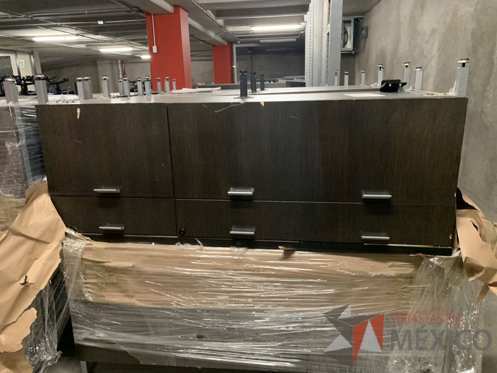 Lote 025 - 2 Credenzas con 4 patas metálicas y 4 cajones color chocolate - Imagen 6