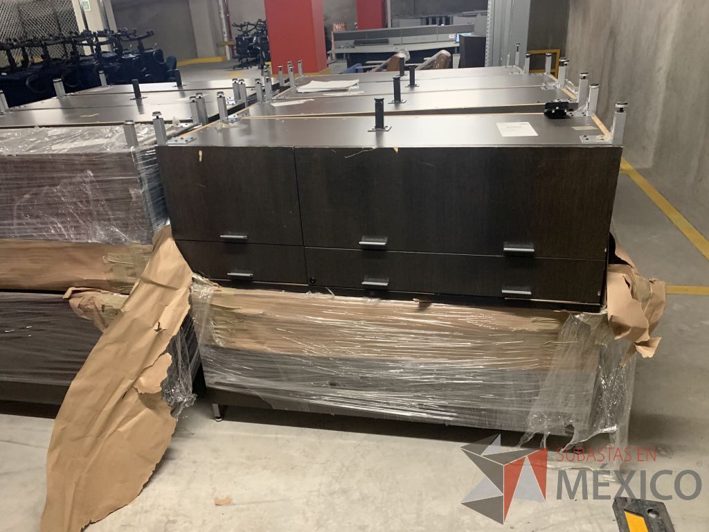 Lote 025 - 2 Credenzas con 4 patas metálicas y 4 cajones color chocolate - Imagen 4