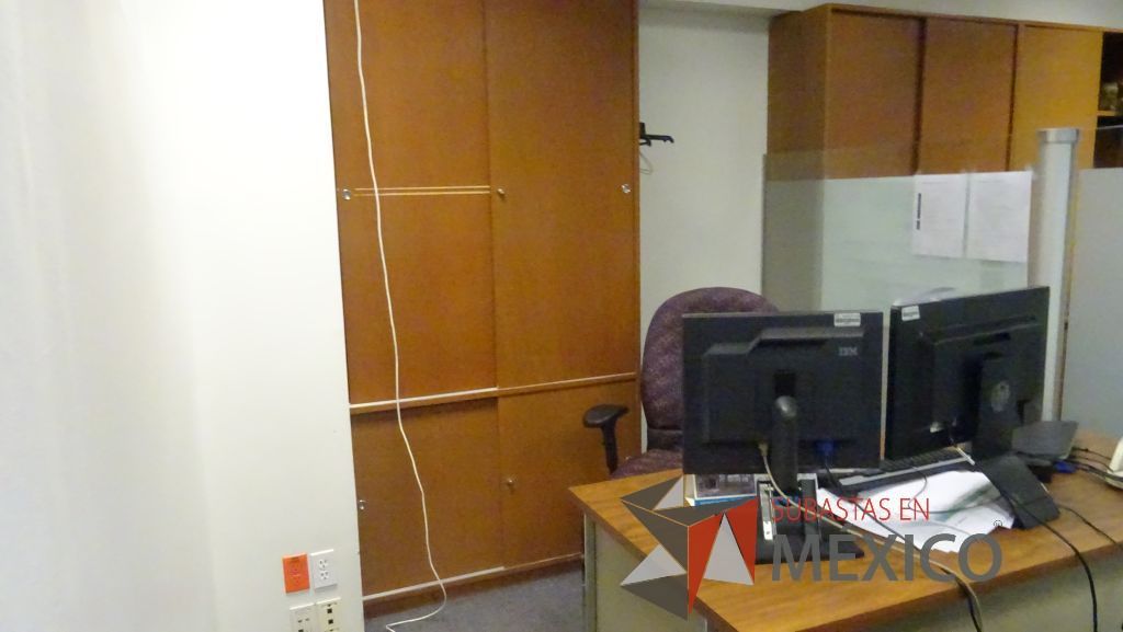 Lote 381 - 2 Escritorios metálicos con superficie de formaica y 8 sillas operativas - Imagen 6