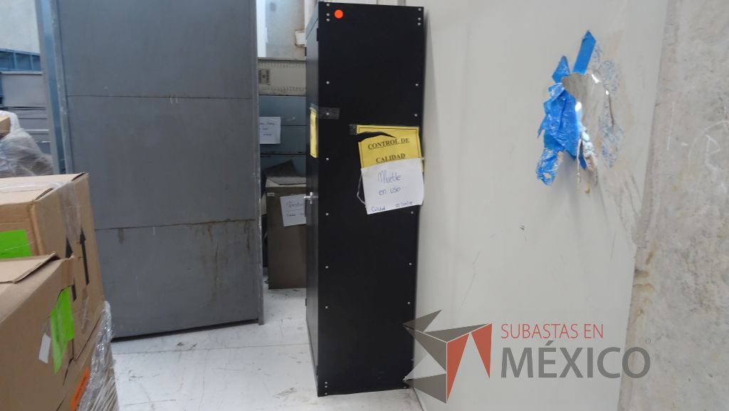 Lote 015 - Gabinete metálico de 2 puertas - Imagen 2