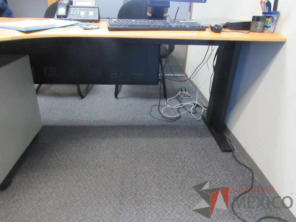 Lote 584 - Escritorio en escuadra para 1 persona con cubierta y mesa de apoyo para impresora - Imagen 7