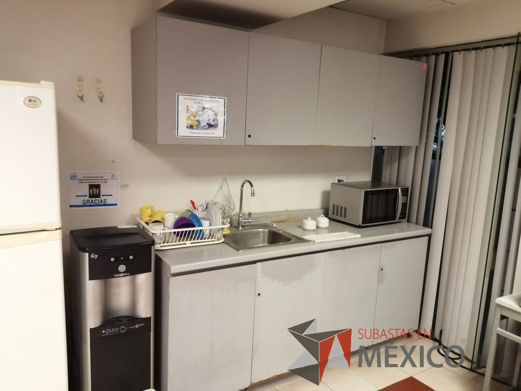 Lote 401 - Mueble para cocina con tarja de acero inoxidable con 4 puertas y gabinete superior de 4 puertas - Imagen 2