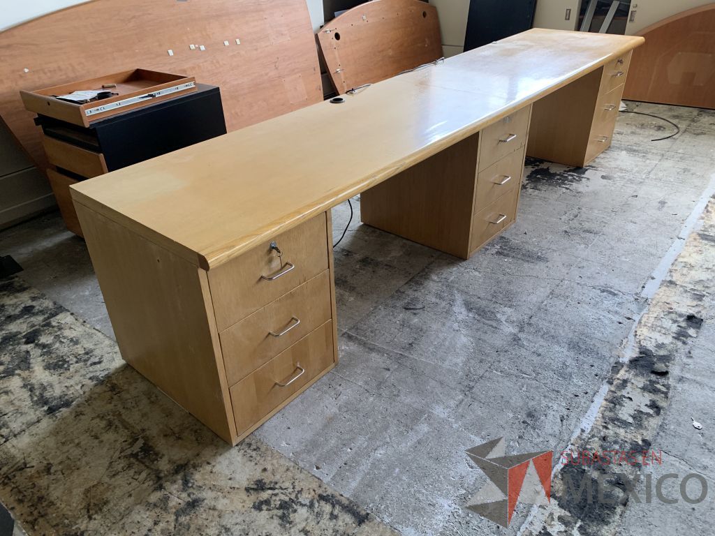 Lote 009 - Estación de trabajo para 2 personas con 3 archiveros de pedestal de 3 cajones y orificio para cables. - Imagen 6