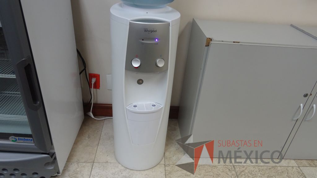 Lote 124 - Despachador de agua Whirlpool