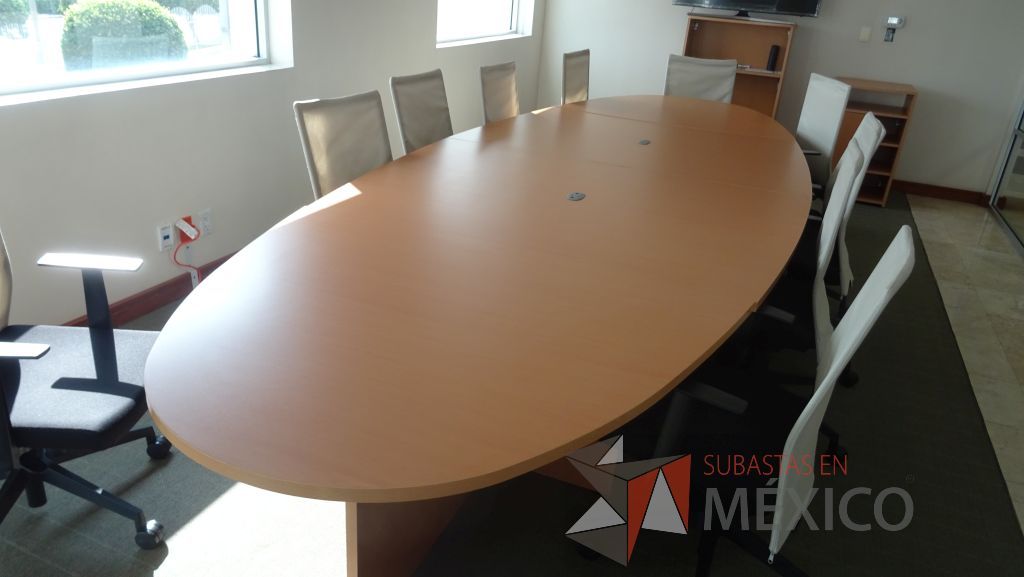 Lote 056 - Mesa gerencial de juntas de cuatro módulos