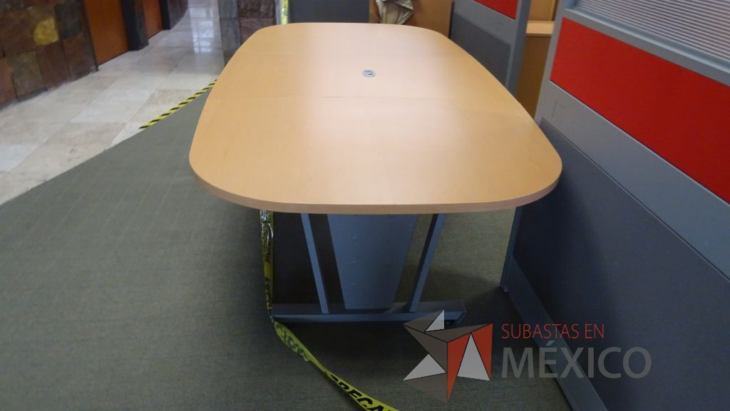 Lote 068 - Mesa de sala de juntas de tres secciones para 8 personas - Imagen 2