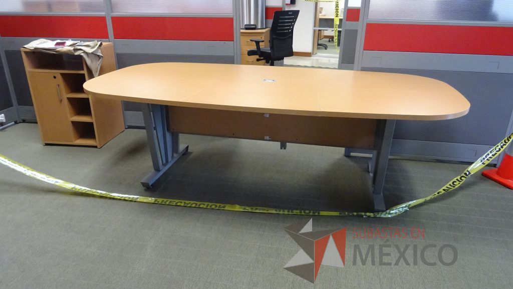 Lote 068 - Mesa de sala de juntas de tres secciones para 8 personas - Imagen 3