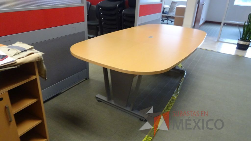 Lote 068 - Mesa de sala de juntas de tres secciones para 8 personas - Imagen 4